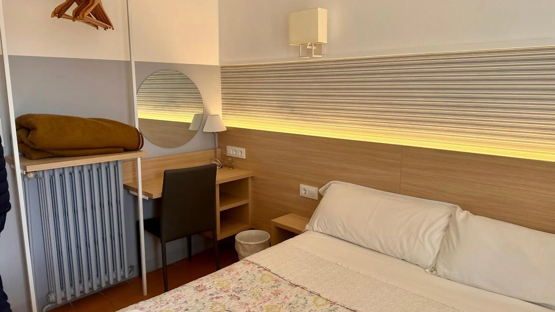 Fonda Can Setmanes Guest House Blanes