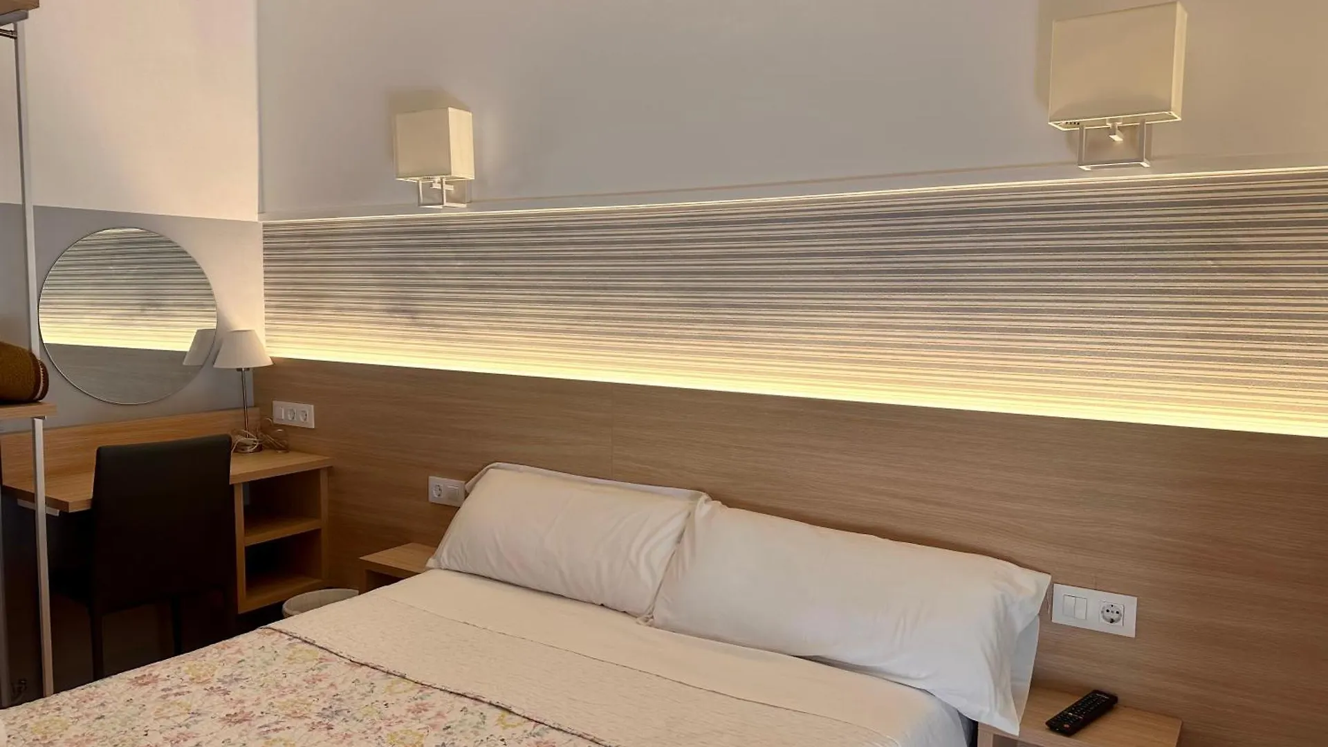 Fonda Can Setmanes Guest House Blanes