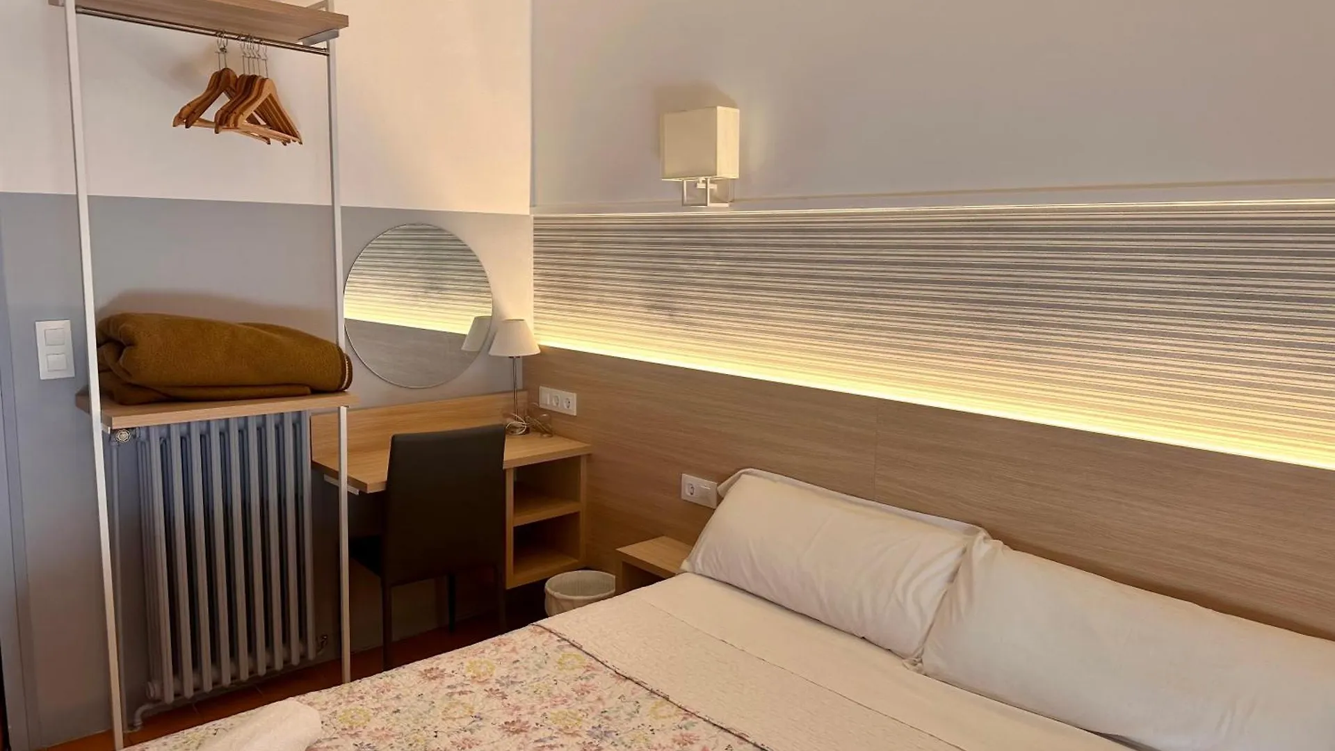 Fonda Can Setmanes Guest House Blanes