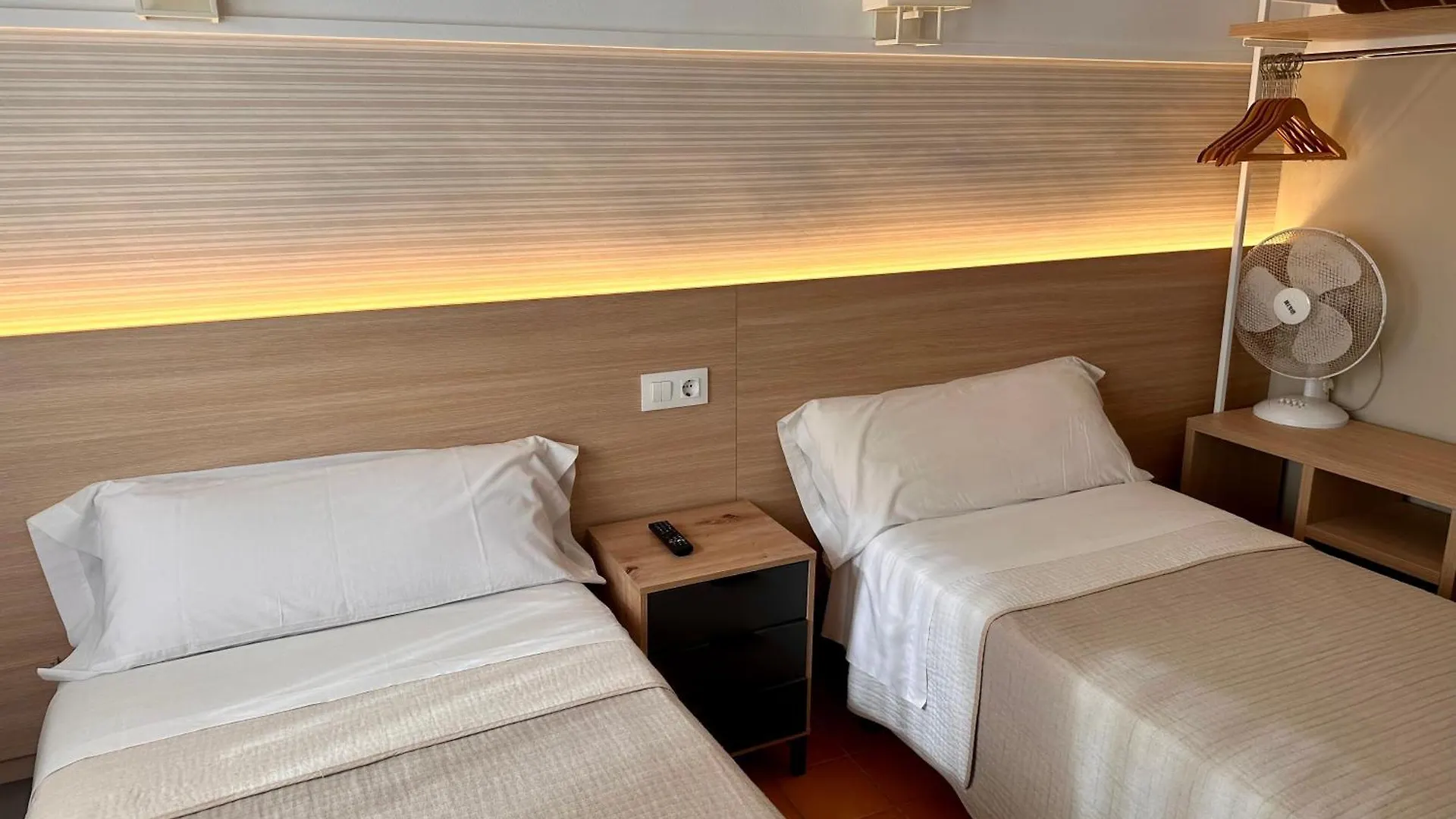 Fonda Can Setmanes Guest House Blanes