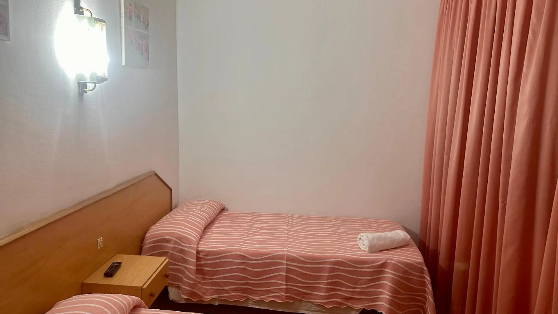 Fonda Can Setmanes Guest House Blanes