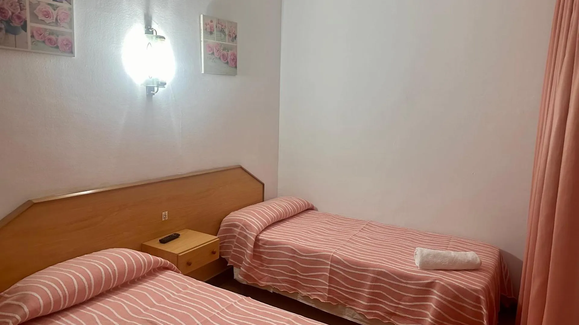 Fonda Can Setmanes Guest House Blanes