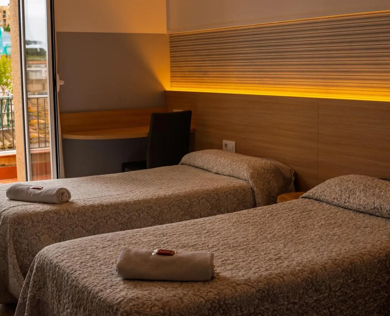 Fonda Can Setmanes Guest House Blanes