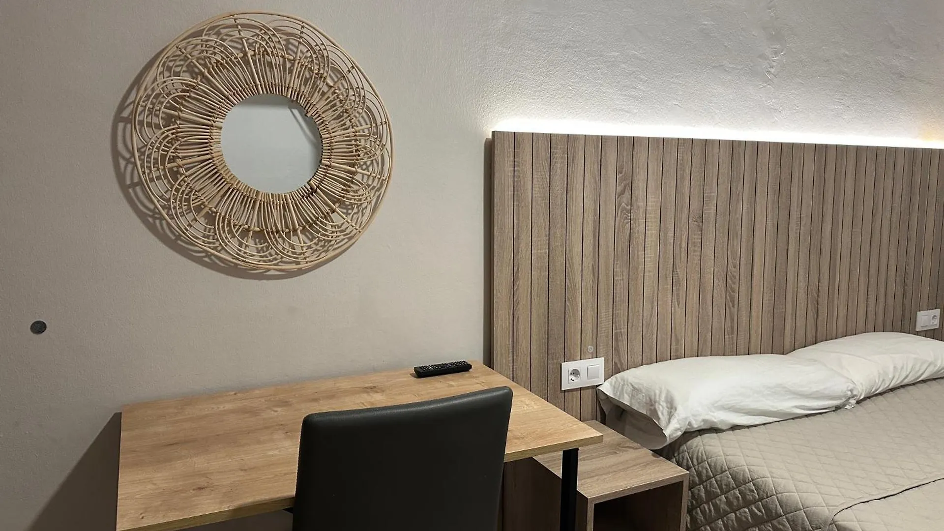 Fonda Can Setmanes Guest House Blanes