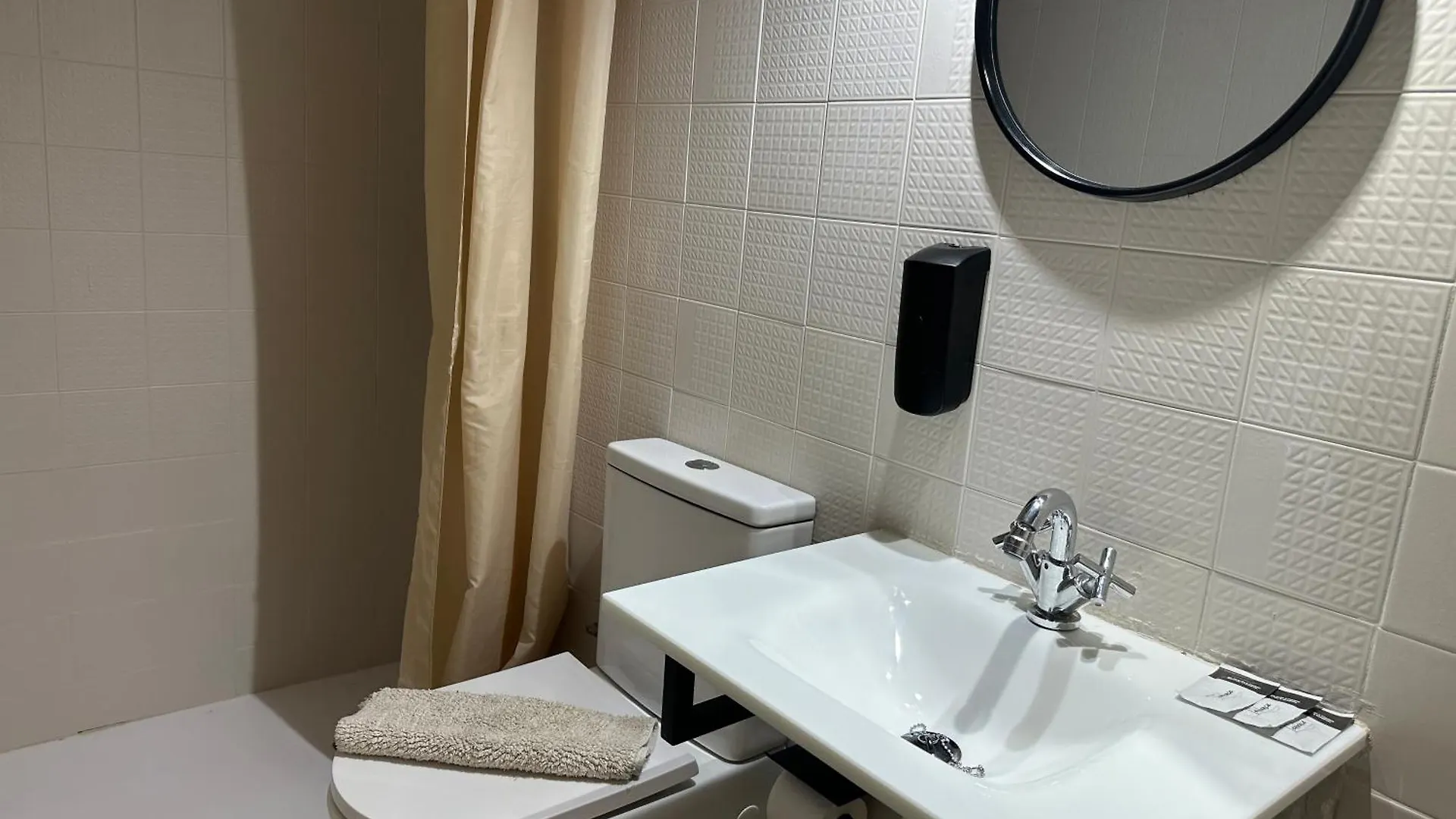 Fonda Can Setmanes Guest House Blanes